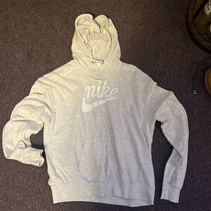 nike seeatshirt